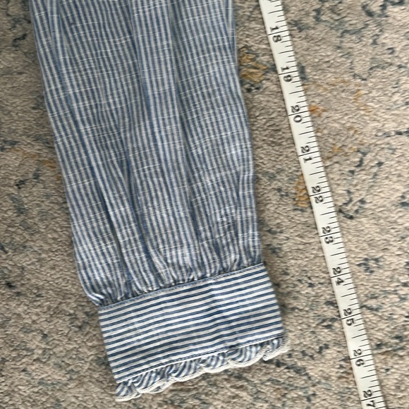 NWT Beautiful light weight blouse - Picture 9 of 14